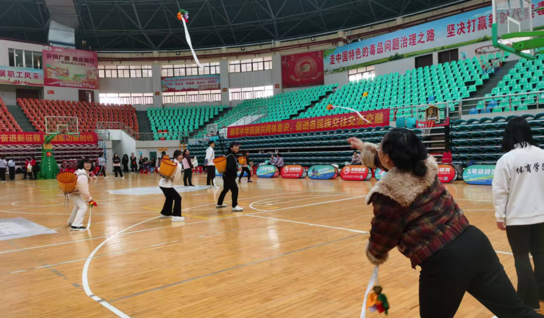 广西各市邮政管理局开展“三八”国际妇...